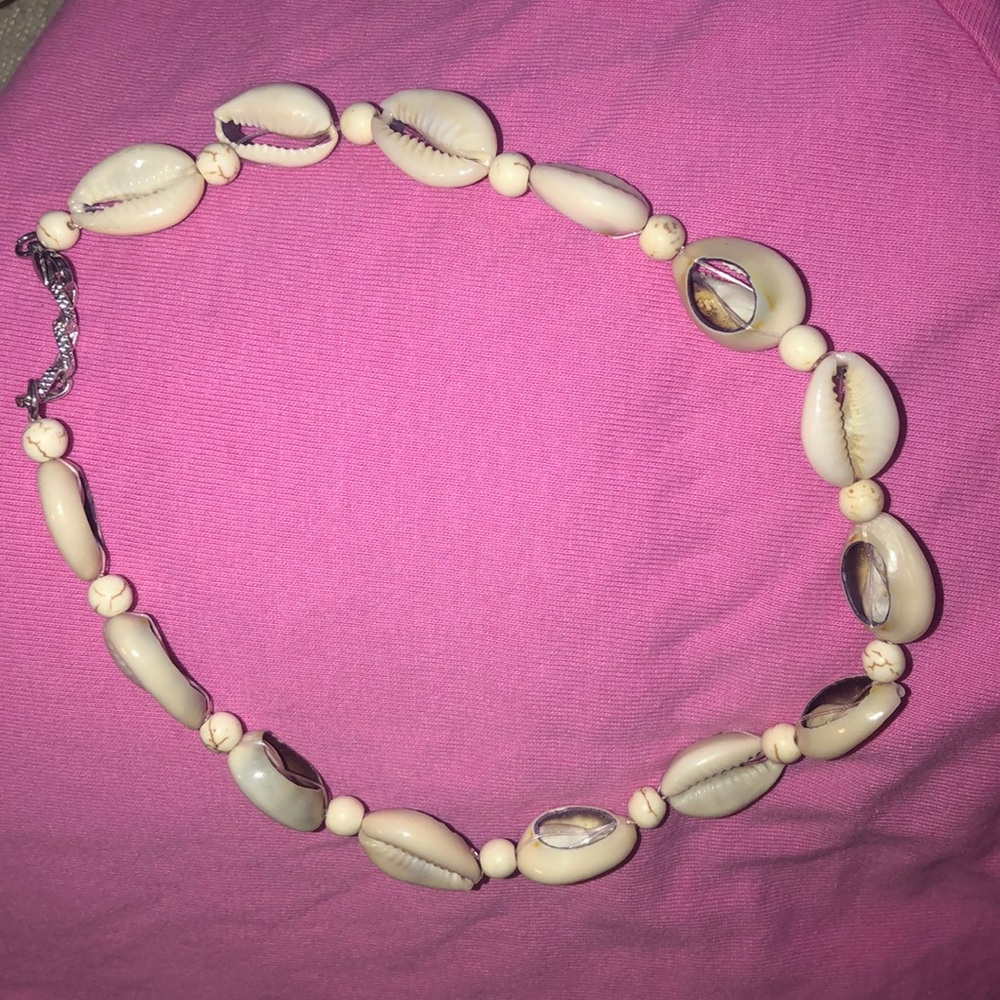 trendy shell choker necklace!!